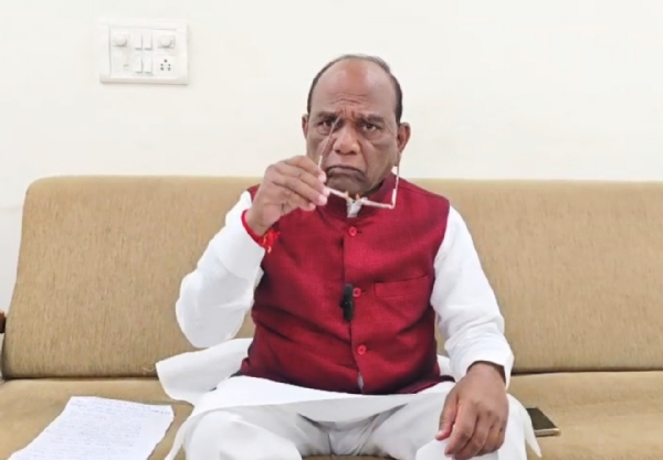 નર્મદાના ધારાસભ્યના માનહાનિના દાવા સામે ભરૂચ જિલ્લા સાંસદે પ્રેસ કોન્ફરન્સ કરી નર્મદાના ધારાસભ્યના માનહાનિના દાવા સામે ભરૂચ જિલ્લા સાંસદે પ્રેસ કોન્ફરન્સ કરી