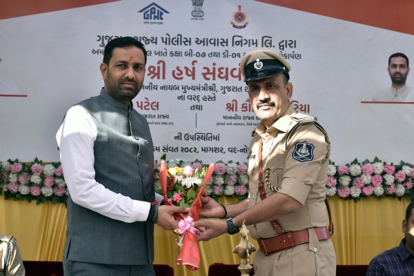 અમરેલી ઓપન જેલ ખાતે નવનિર્મિત પોલીસ આવાસોનું લોકાર્પણ: રાજ્યમંત્રી કૌશિકભાઈ વેકરીયાની ઉપસ્થિતિ અમરેલી ઓપન જેલ ખાતે નવનિર્મિત પોલીસ આવાસોનું લોકાર્પણ: રાજ્યમંત્રી કૌશિકભાઈ વેકરીયાની ઉપસ્થિતિ