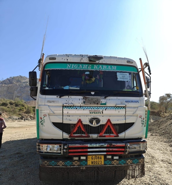 ટીંબા રોડ, સતલાસણામાં ખનિજ ચોરી સામે મોટી કાર્યવાહી: રૂ. ૬૦ લાખની સાદી રેતી અને બિલ્ડિંગ સ્ટોન જપ્ત, રૂ. ૪.૫૯ લાખનો દંડ ફટકારાયો ટીંબા રોડ, સતલાસણામાં ખનિજ ચોરી સામે મોટી કાર્યવાહી: રૂ. ૬૦ લાખની સાદી રેતી અને બિલ્ડિંગ સ્ટોન જપ્ત, રૂ. ૪.૫૯ લાખનો દંડ ફટકારાયો