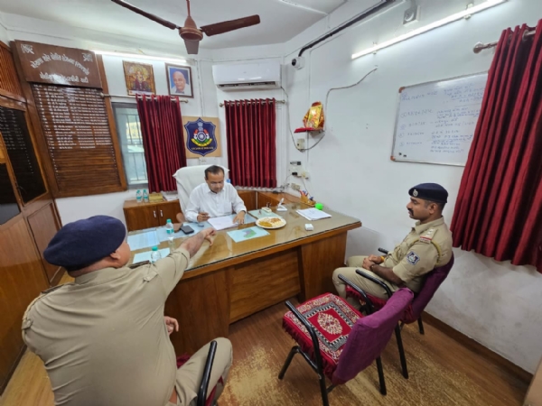 મહેસાણા શહેર એ-ડિવિઝન પોલીસ સ્ટેશનની તપાસણી, રેકર્ડ સંભાળ અંગે જરૂરી સૂચનાઓ અપાઈ મહેસાણા શહેર એ-ડિવિઝન પોલીસ સ્ટેશનની તપાસણી, રેકર્ડ સંભાળ અંગે જરૂરી સૂચનાઓ અપાઈ