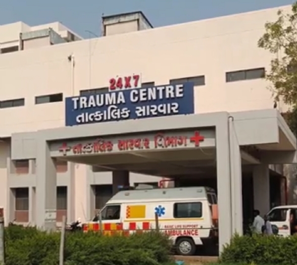 શંખેશ્વર તાલુકાના પાડલા ગામે મજૂરીના પૈસા ન મળતા એક મજૂરે પોતાના નોકરીદાતા, પત્ની અને 12 વર્ષીય છોકરા પર છરી વડે હુમલો શંખેશ્વર તાલુકાના પાડલા ગામે મજૂરીના પૈસા ન મળતા એક મજૂરે પોતાના નોકરીદાતા, પત્ની અને 12 વર્ષીય છોકરા પર છરી વડે હુમલો