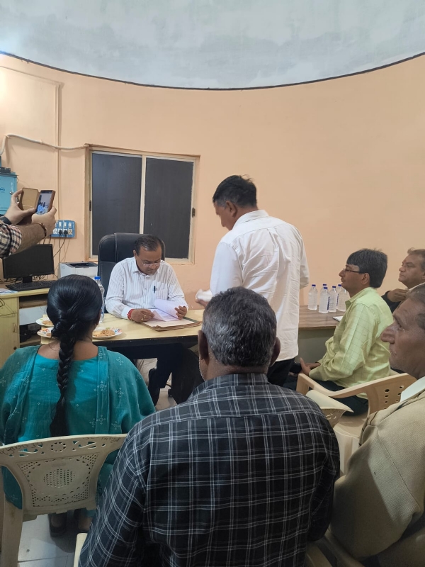 મોજે રણછોડપુરા, તા. બેચરાજીમાં ગામ રેકોર્ડની તપાસ સાથે ગ્રામજનો સાથે સંવાદ મોજે રણછોડપુરા, તા. બેચરાજીમાં ગામ રેકોર્ડની તપાસ સાથે ગ્રામજનો સાથે સંવાદ