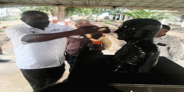 યુગાન્ડાના એગ્રીકલ્ચર મિનિસ્ટ્રીના હોદ્દેદારોએ, નેત્રંગ તાલુકાના ખેડૂતોની મુલાકાત કરી