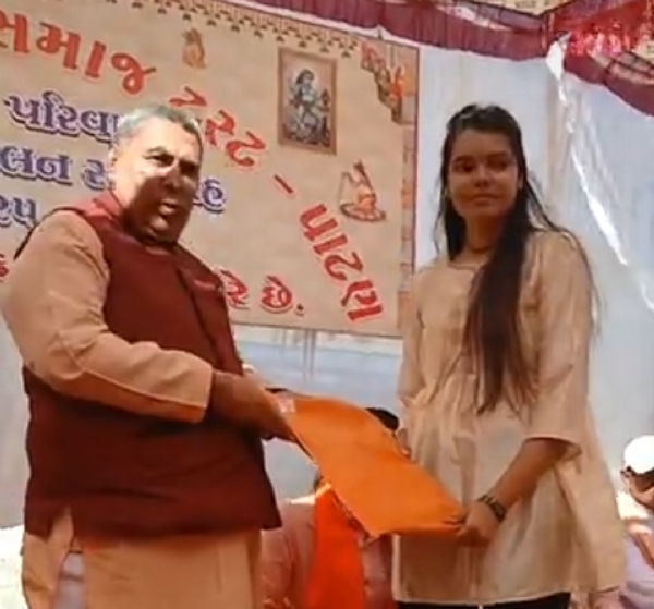 પાટણ ગોસ્વામી સમાજ ટ્રસ્ટ દ્વારા તૃતીય સ્નેહમિલન અને તેજસ્વી તારલાઓનું સન્માન સમારોહનું આયોજન કરવામાં આવ્યું. પાટણ ગોસ્વામી સમાજ ટ્રસ્ટ દ્વારા તૃતીય સ્નેહમિલન અને તેજસ્વી તારલાઓનું સન્માન સમારોહનું આયોજન કરવામાં આવ્યું.