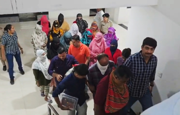 ભરૂચમાં રહેતા બાંગ્લાદેશીએ 60 જેટલી યુવતીઓને સેક્સ વર્કરના વેપલામાં ધકેલી ભરૂચમાં રહેતા બાંગ્લાદેશીએ 60 જેટલી યુવતીઓને સેક્સ વર્કરના વેપલામાં ધકેલી