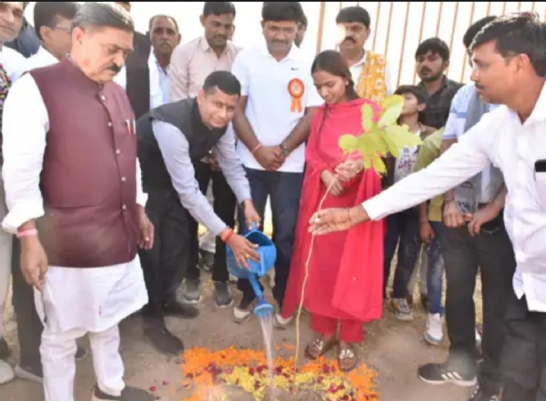 પાટણ જિલ્લાના સમી ખાતે નાડોદા રાજપૂત સમાજનું પ્રથમ મહિલા સંમેલન યોજાયું પાટણ જિલ્લાના સમી ખાતે નાડોદા રાજપૂત સમાજનું પ્રથમ મહિલા સંમેલન યોજાયું