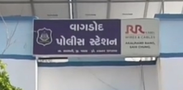 સીલ કરાયેલા મકાનમાં ગેરકાયદે પ્રવેશ બદલ દંપતી સામે ફરિયાદ સીલ કરાયેલા મકાનમાં ગેરકાયદે પ્રવેશ બદલ દંપતી સામે ફરિયાદ