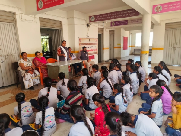 પોરબંદર ખાતે પોક્સો અધિનિયમ અંતર્ગત જાગૃતિ કાર્યક્રમ યોજાયો. પોરબંદર ખાતે પોક્સો અધિનિયમ અંતર્ગત જાગૃતિ કાર્યક્રમ યોજાયો.