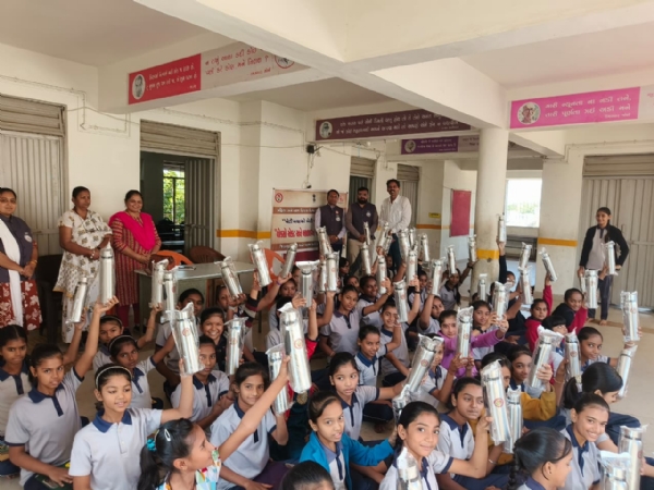 પોરબંદર ખાતે પોક્સો અધિનિયમ અંતર્ગત જાગૃતિ કાર્યક્રમ યોજાયો. પોરબંદર ખાતે પોક્સો અધિનિયમ અંતર્ગત જાગૃતિ કાર્યક્રમ યોજાયો.