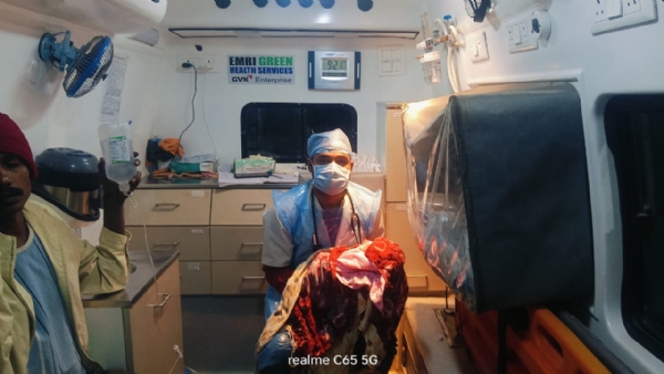 108 ની ટીમે મજૂર મહિલાની ખેતરમાં પ્રસુતિ કરાવી.