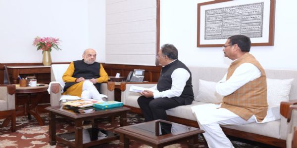 બંગાળ અને ઝારખંડમાં વસ્તી વિષયક પરિવર્તન અંગે, ચર્ચા કરવા માટે ભાજપના સાંસદો ગૃહમંત્રી સાથે મળ્યા