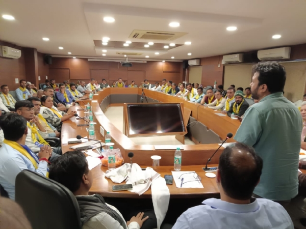 આમ આદમી પાર્ટી ગુજરાતના નેતાઓની વિશેષ ઉપસ્થિતિમાં મહેસાણામાં કાર્યકર્તા બેઠક યોજાઈ આમ આદમી પાર્ટી ગુજરાતના નેતાઓની વિશેષ ઉપસ્થિતિમાં મહેસાણામાં કાર્યકર્તા બેઠક યોજાઈ