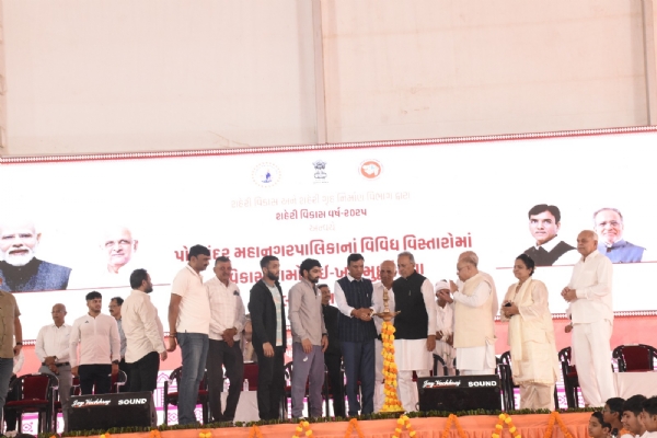 કેન્દ્રીય ખેલ મંત્રી ડો. મનસુખ માંડવીયાએ પોરબંદર લોકસભાના સાંસદ ખેલ મહોત્સવનો પ્રારંભ કરાવ્યો. કેન્દ્રીય ખેલ મંત્રી ડો. મનસુખ માંડવીયાએ પોરબંદર લોકસભાના સાંસદ ખેલ મહોત્સવનો પ્રારંભ કરાવ્યો.