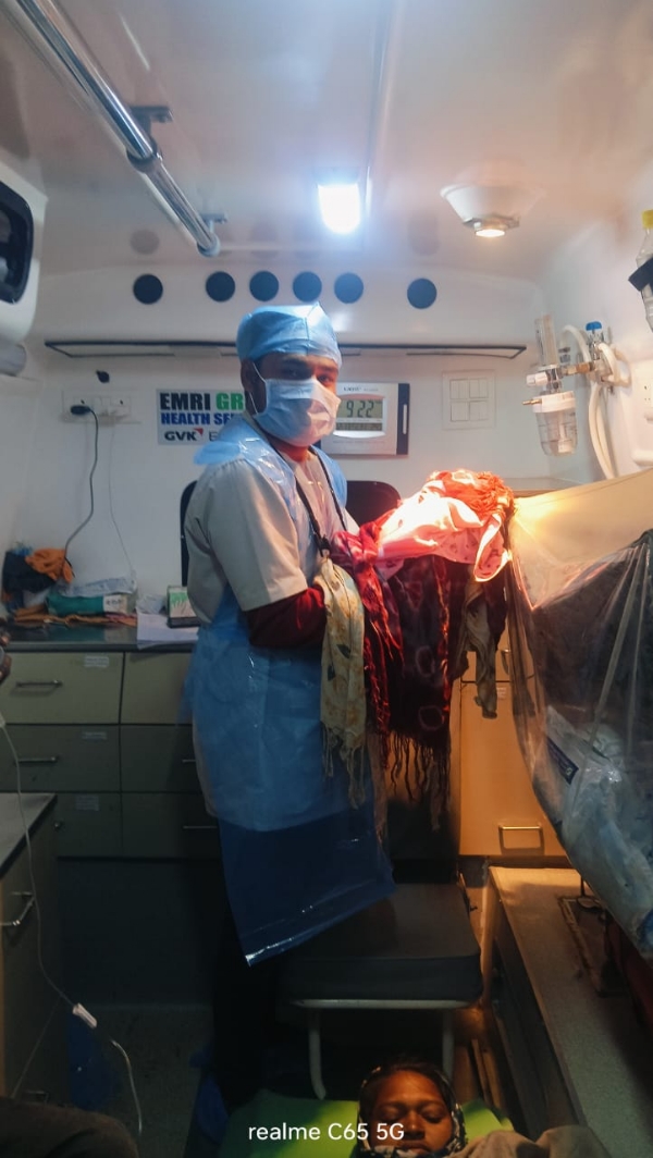 108 ની ટીમે મજૂર મહિલાની ખેતરમાં પ્રસુતિ કરાવી.