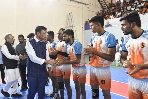 કેન્દ્રીય ખેલ મંત્રી ડો. મનસુખ માંડવીયાએ પોરબંદર લોકસભાના સાંસદ ખેલ મહોત્સવનો પ્રારંભ કરાવ્યો. કેન્દ્રીય ખેલ મંત્રી ડો. મનસુખ માંડવીયાએ પોરબંદર લોકસભાના સાંસદ ખેલ મહોત્સવનો પ્રારંભ કરાવ્યો.