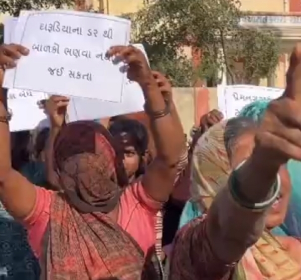 પ્રેમનગર ગામમાં દારૂબંધીની માંગ સાથે ગ્રામજનોની પોલીસમાં રજૂઆત પ્રેમનગર ગામમાં દારૂબંધીની માંગ સાથે ગ્રામજનોની પોલીસમાં રજૂઆત