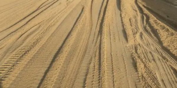 સરસ્વતી તાલુકાના ભૂતિયાવાસ પુલ નજીક રેતીના ઢગલાના કારણે અકસ્માતનુ જોખમ