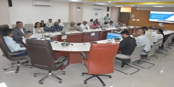 મતદારયાદી સઘન સુધારણા ઝૂંબેશ ઈણાજ ખાતે રોલ ઓબ્ઝર્વરના અધ્યક્ષસ્થાને રાજકીય પક્ષના સભ્યો સાથે બેઠક