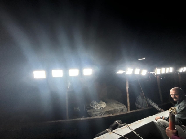 સમુદ્રમાં અનઅધિકૃત માછીમારી કરી રહેલ બે પીલાણા ઝડપાયા. સમુદ્રમાં અનઅધિકૃત માછીમારી કરી રહેલ બે પીલાણા ઝડપાયા.