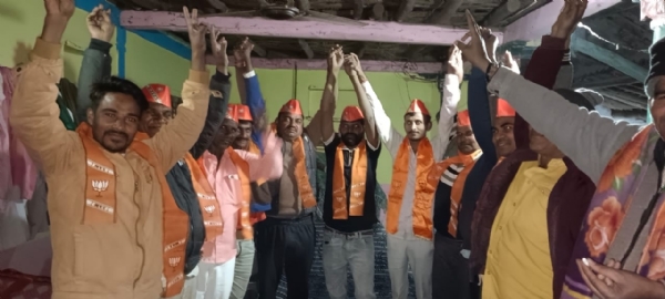 પંચમહાલ આપ મા ગાબડું, ઘોઘમ્બા તાલુકા ના આપ પ્રમુખ સહીત ૫૦ ભાજપ મા જોડાયા પંચમહાલ આપ મા ગાબડું, ઘોઘમ્બા તાલુકા ના આપ પ્રમુખ સહીત ૫૦ ભાજપ મા જોડાયા