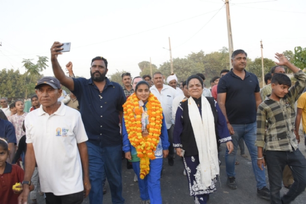 પોરબંદરમાં એશિયન યુથ પેરા ગેમ્સની બ્રોન્ઝ મેડલ વિજેતા પ્રિયાબેન કોડીયાતરનું ભવ્ય સન્માન.