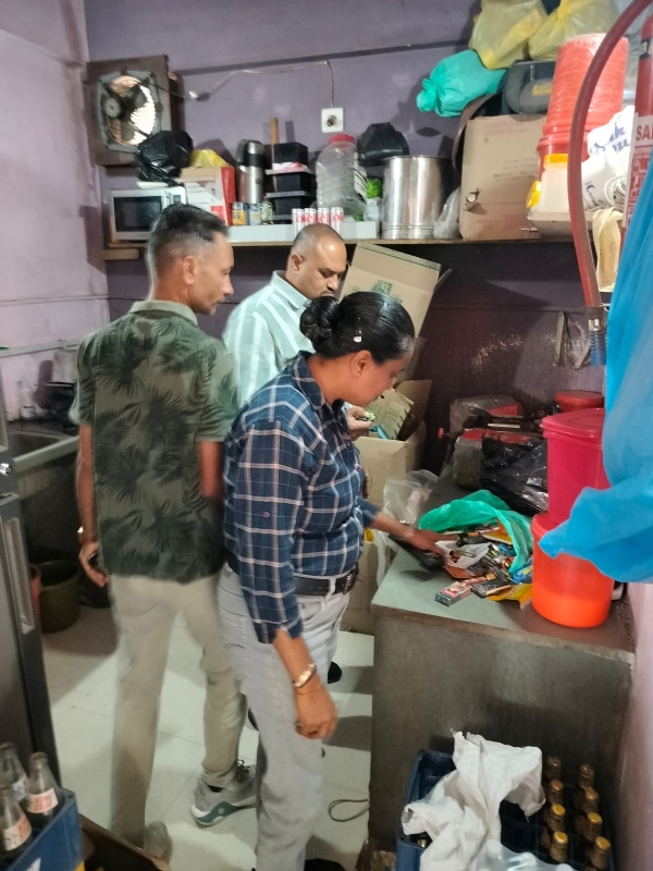 પોરબંદર પોલીસ દ્વારા ગોગો પેપરને લઈને ચેકીંગ હાથ ધરાયુ. પોરબંદર પોલીસ દ્વારા ગોગો પેપરને લઈને ચેકીંગ હાથ ધરાયુ.