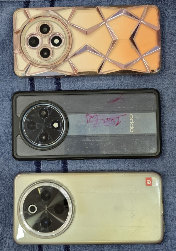 બગવદર પોલીસે 74 હજારની કિંમતના ત્રણ મોબાઈલ પરત કર્યા. બગવદર પોલીસે 74 હજારની કિંમતના ત્રણ મોબાઈલ પરત કર્યા.