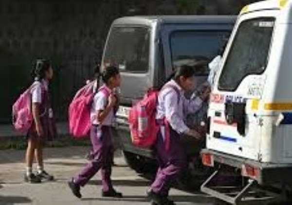 અમદાવાદની કેટલીક શાળાઓને બોમ્બથી ઉડાવી દેવાની મળી ધમકી અમદાવાદની કેટલીક શાળાઓને બોમ્બથી ઉડાવી દેવાની મળી ધમકી