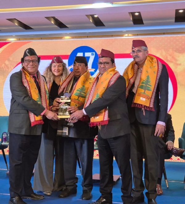 રાષ્ટ્રીય પુરસ્કાર મેળવતા અધિકારીઓ રાષ્ટ્રીય પુરસ્કાર મેળવતા અધિકારીઓ