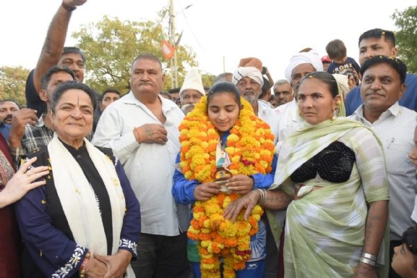 પોરબંદરમાં એશિયન યુથ પેરા ગેમ્સની બ્રોન્ઝ મેડલ વિજેતા પ્રિયાબેન કોડીયાતરનું ભવ્ય સન્માન.