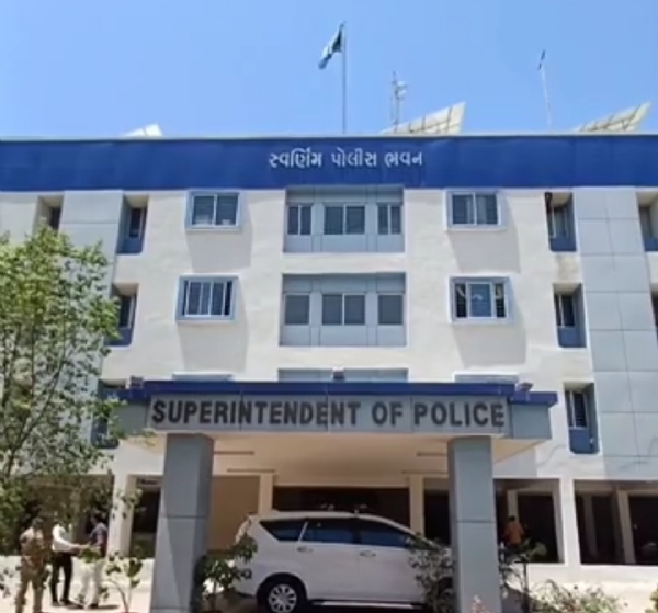 સાયબર ફ્રોડ અટકાવવા પાટણ પોલીસની બેંકો સાથે બેઠક, શંકાસ્પદ બેંક ખાતાઓના ટ્રાન્ઝેક્શનની માહિતી તાત્કાલિક પોલીસને આપવા સૂચના સાયબર ફ્રોડ અટકાવવા પાટણ પોલીસની બેંકો સાથે બેઠક, શંકાસ્પદ બેંક ખાતાઓના ટ્રાન્ઝેક્શનની માહિતી તાત્કાલિક પોલીસને આપવા સૂચના