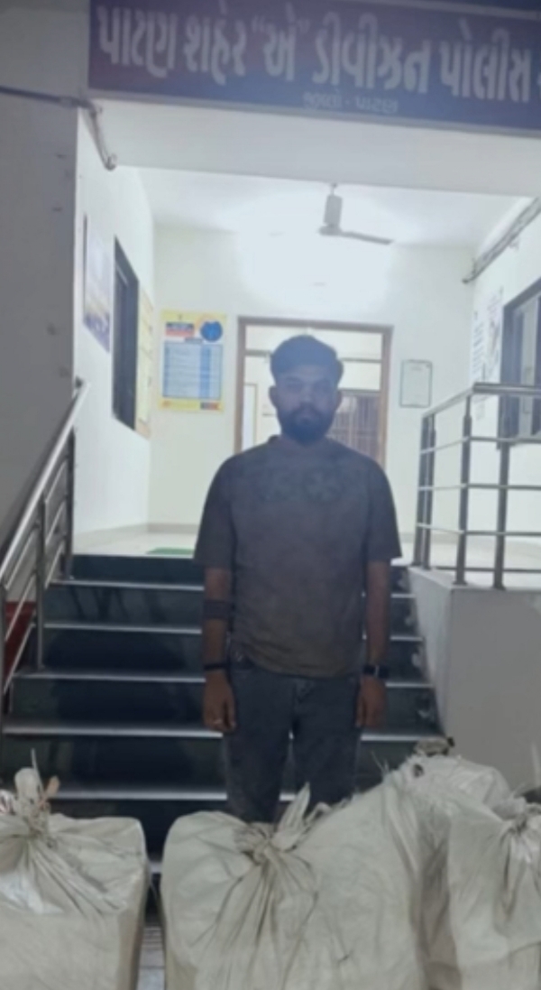 પાટણમાં મકર સંક્રાંતિ પહેલા ચાઈનીઝ દોરી અને માંઝા પર પ્રતિબંધ, SOG દ્વારા 2ની ધરપકડ પાટણમાં મકર સંક્રાંતિ પહેલા ચાઈનીઝ દોરી અને માંઝા પર પ્રતિબંધ, SOG દ્વારા 2ની ધરપકડ