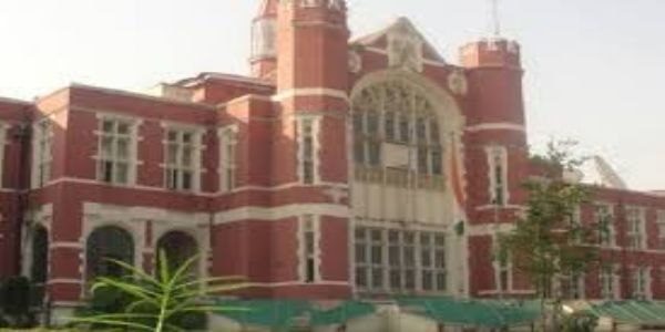 ગઈ કાલે અમદાવાદની સ્કૂલો બાદ આજે વડોદરાની કલેક્ટર કચેરીને બોમ્બથી ઉડાવી દેવાની ધમકી