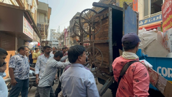 પોરબંદર મનપાનું રેકડી હટાવો અભીયાન. પોરબંદર મનપાનું રેકડી હટાવો અભીયાન.