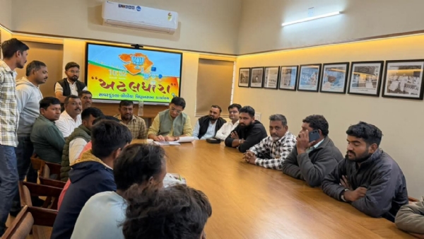 અટલધારા જનસંપર્ક કાર્યાલયે બાઢડા ગામના માલધારી યુવાનો સાથે સંવાદ, સમાજના સર્વાંગી વિકાસ પર ચર્ચા