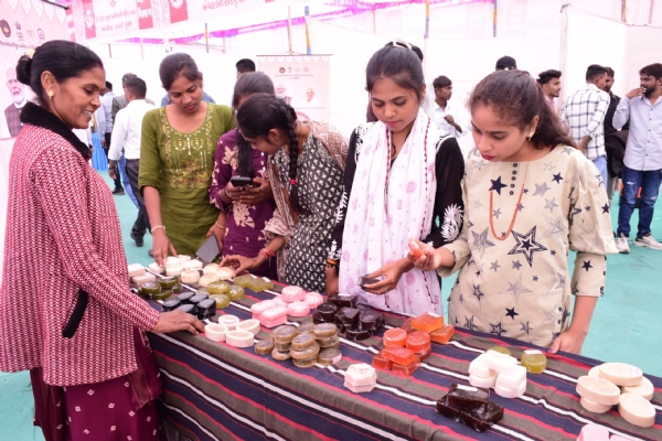 નર્મદા જિલ્લાના એકતાનગર ખાતે ત્રિ-દિવસીય “સશક્ત નારી મેળા”નો ભવ્ય શુભારંભ નર્મદા જિલ્લાના એકતાનગર ખાતે ત્રિ-દિવસીય “સશક્ત નારી મેળા”નો ભવ્ય શુભારંભ