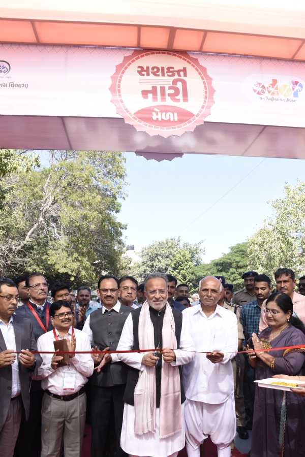 પોરબંદર ખાતે કેબિનેટ મંત્રી  અર્જુન મોઢવાડીયાના હસ્તે સ્વદેશી મેળો–સશક્ત નારી મેળોનો ભવ્ય શુભારંભ.
