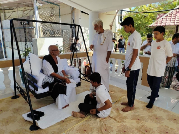 સાવરકુંડલા માનવમંદિરે વિશ્વ વંદનીય પૂજ્ય મોરારીબાપુનું આગમન, ગુરુકુલના વિદ્યાર્થીઓને આશીર્વાદ