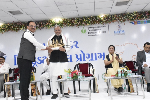 પોરબંદરમાં વાઇબ્રન્ટ ગુજરાત રીજનલ કોન્ફરન્સ નો ભવ્ય પ્રારંભ