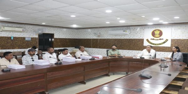 જિલ્લા ચૂંટણી અધિકારી એન.વી.ઉપાધ્યાયની અધ્યક્ષતામાં પ્રાંત ઓફિસ ખાતે પ્રેસ કોન્ફરન્સ યોજાઈ