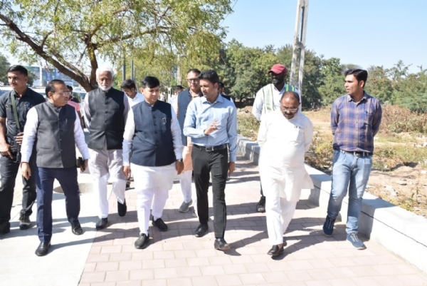 માન. વન અને પર્યાવરણ મંત્રી પ્રવિણભાઈ માળીએ મહેસાણા મહાનગરપાલિકાના આઈકોનિક રોડની લીધી મુલાકાત