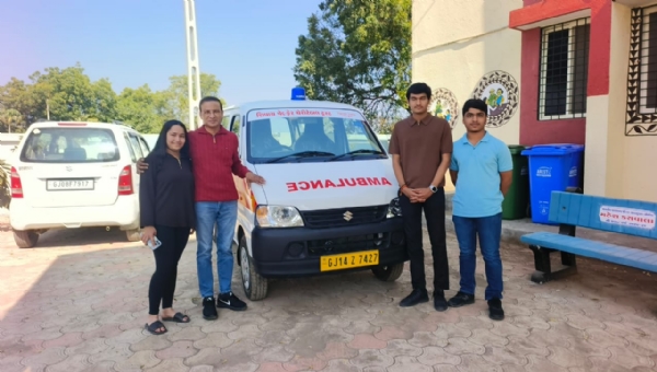 મોરના ઈંડા ચીતરવા ન પડે” કહેવતને સાકાર કરતો જીરા ગામનો રિયલ હીરો – પરેશભાઈ ડોબરીયાની નિઃસ્વાર્થ એમ્બ્યુલન્સ સેવા