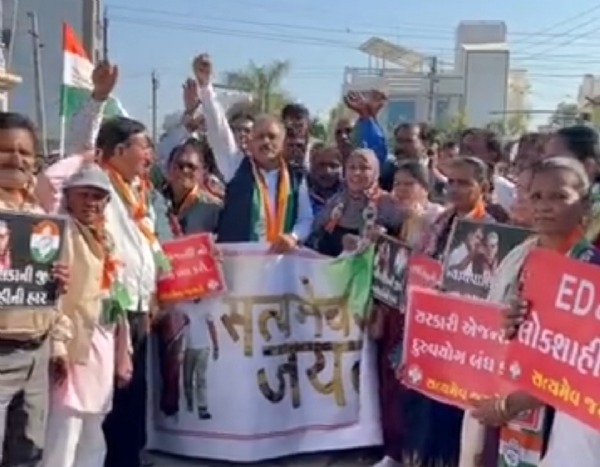 નેશનલ હેરાલ્ડ કેસમાં કોંગ્રેસના નેતા રાહુલ ગાંધી અને સોનિયા ગાંધીને રાહત મળતા પાટણ જિલ્લા કોંગ્રેસે ભાજપ કાર્યાલય સામે વિરોધ પ્રદર્શન કર્યું નેશનલ હેરાલ્ડ કેસમાં કોંગ્રેસના નેતા રાહુલ ગાંધી અને સોનિયા ગાંધીને રાહત મળતા પાટણ જિલ્લા કોંગ્રેસે ભાજપ કાર્યાલય સામે વિરોધ પ્રદર્શન કર્યું