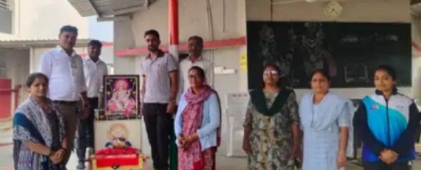 ભાટસણ પી.એમ. શ્રી ગુજરાત શાળામા ગીતા જયંતિની ભવ્ય ઉજવણી યોજાઈ ભાટસણ પી.એમ. શ્રી ગુજરાત શાળામા ગીતા જયંતિની ભવ્ય ઉજવણી યોજાઈ