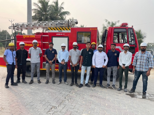 રાણાવાવ ખાતે અદાણી ગેસ લિમિટેડના ટર્મિનલ ખાતે ફાયર મોકડ્રીલ યોજાઈ. રાણાવાવ ખાતે અદાણી ગેસ લિમિટેડના ટર્મિનલ ખાતે ફાયર મોકડ્રીલ યોજાઈ.