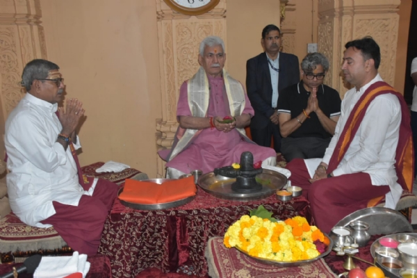 પ્રથમ જ્યોતિર્લિંગ સમક્ષ સોમેશ્વર મહાપૂજા-ધ્વજા પ્રથમ જ્યોતિર્લિંગ સમક્ષ સોમેશ્વર મહાપૂજા-ધ્વજા