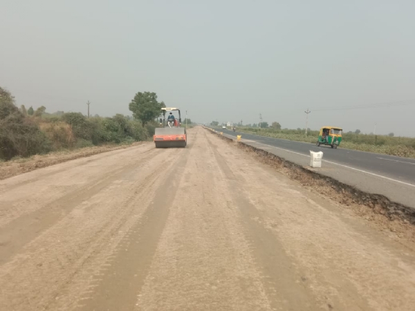Malvan-Dasada forelane work in progress at a cost of Rs 225 crore in Surendranagar Malvan-Dasada forelane work in progress at a cost of Rs 225 crore in Surendranagar