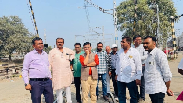 સાવરકુંડલાને ફાટક મુક્ત શહેર બનાવવા રેલવે અધિકારીઓ સાથે સ્થળ નિરીક્ષણ, જરૂરી સૂચનો સાવરકુંડલાને ફાટક મુક્ત શહેર બનાવવા રેલવે અધિકારીઓ સાથે સ્થળ નિરીક્ષણ, જરૂરી સૂચનો