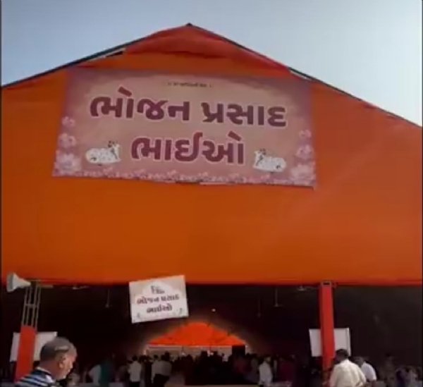 અનાવાડામાં ભાગવત કથામાં રોજ 50,000થી વધુ ભક્તો માટે વૈભવી ભોજન વ્યવસ્થા, લાકડાના ચૂલાં પર તૈયાર થતું વિશાળ ભોજન