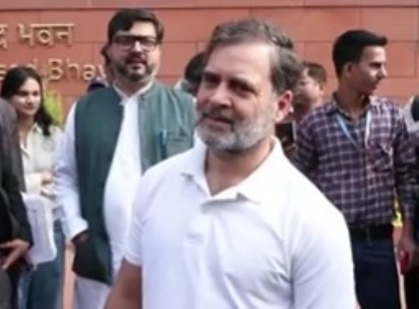 સંસદ ભવન પરિસરમાં વિપક્ષના નેતા રાહુલ ગાંધી